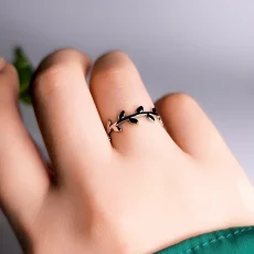 انگشتر نقره دخترانه و زنانه طرح گلبرگ