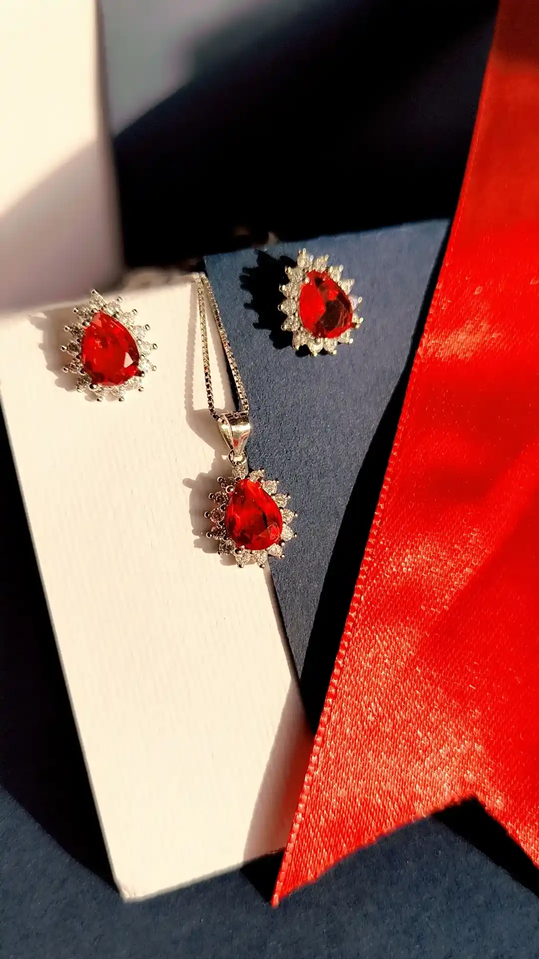 نیم ست نقره یاقوت سرخ مناسب استفاده روزمره و مجلسی