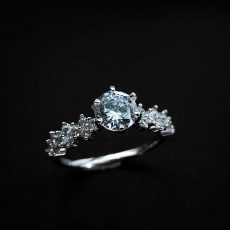 کارلا سولیتری چشم پر کن با وزنی مناسب