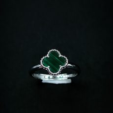 انگشتر نقره ونکلیف سبز